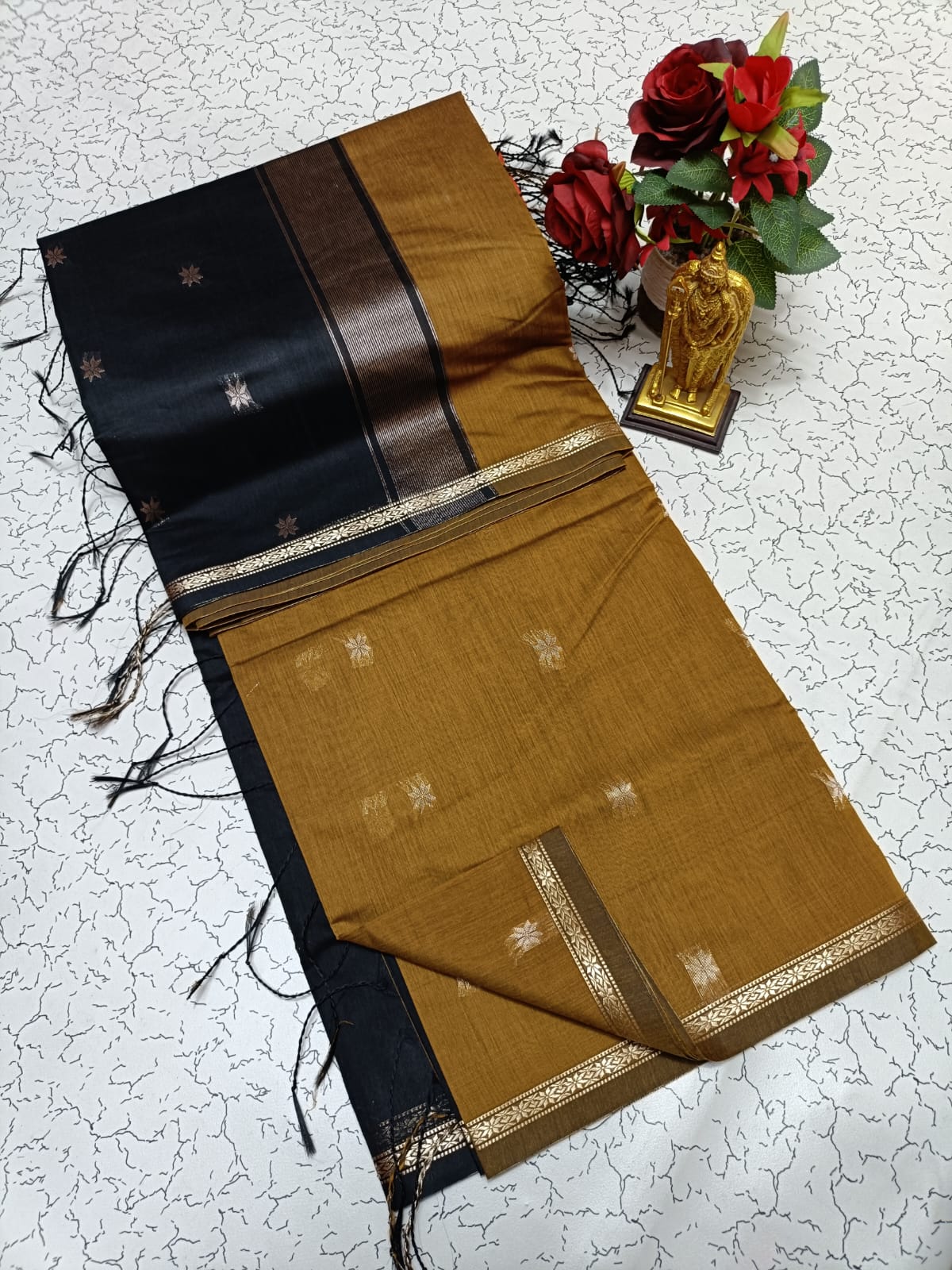 Maheshwari Silk Cotton Saree With Contrast Blouse