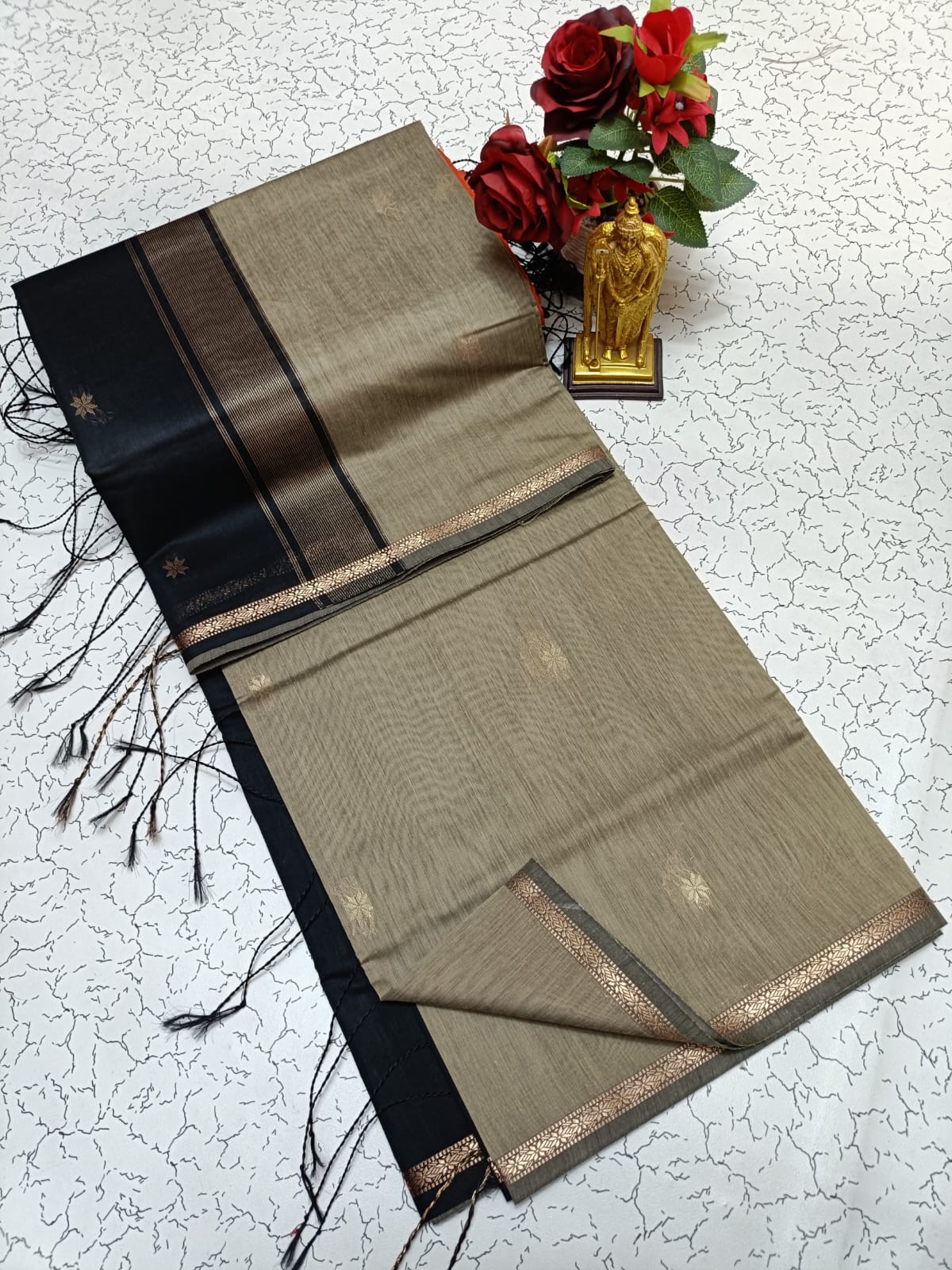 Maheshwari Silk Cotton Saree With Contrast Blouse