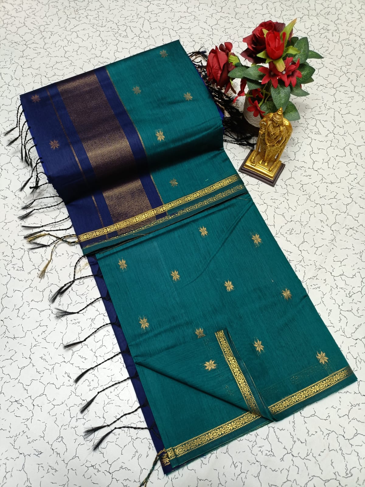 Maheshwari Silk Cotton Saree With Contrast Blouse