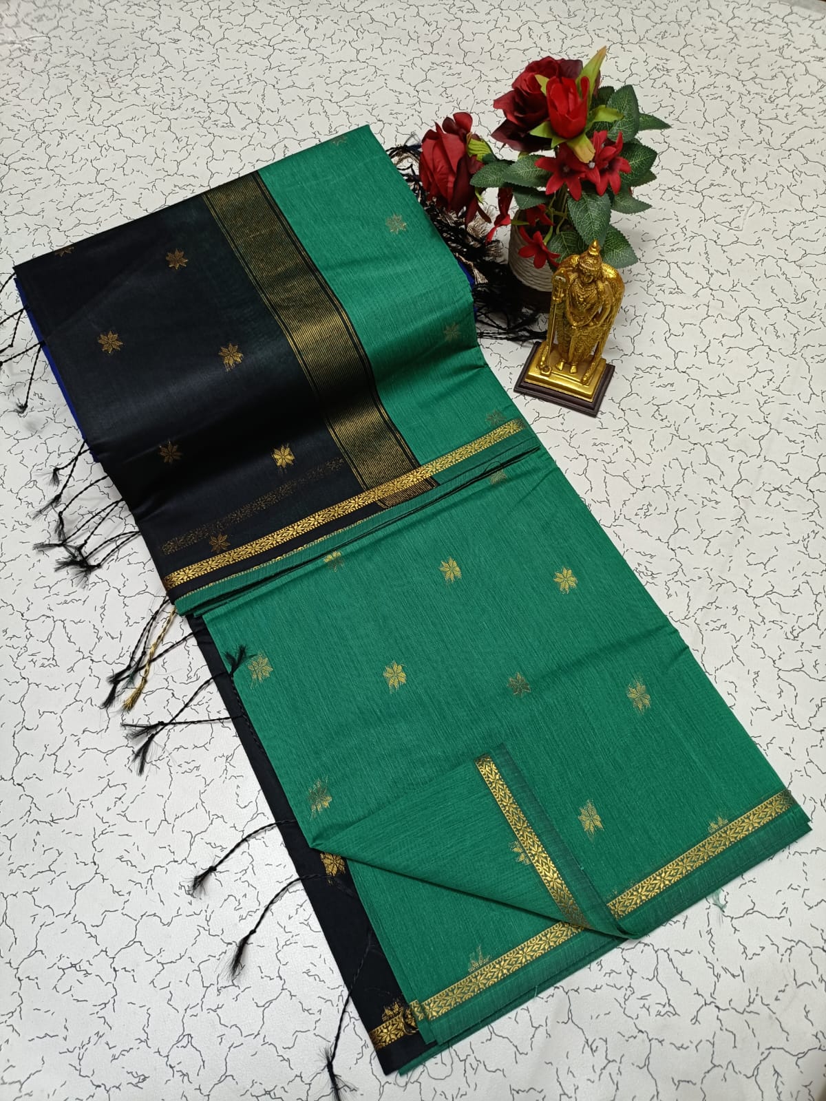 Maheshwari Silk Cotton Saree With Contrast Blouse