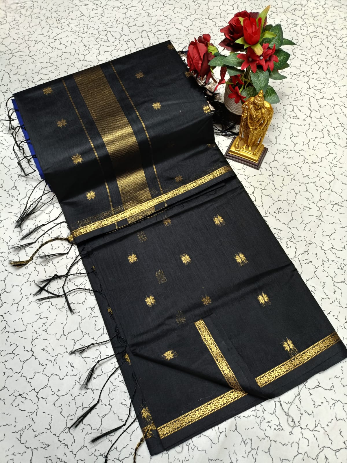 Maheshwari Silk Cotton Saree With Contrast Blouse