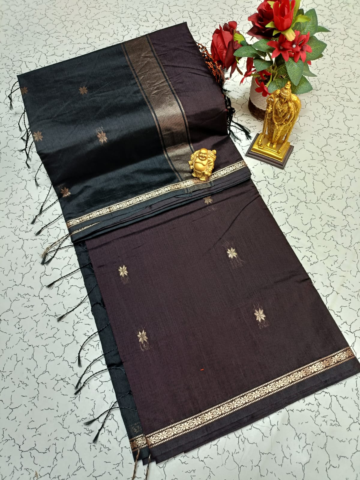 Maheshwari Silk Cotton Saree With Contrast Blouse