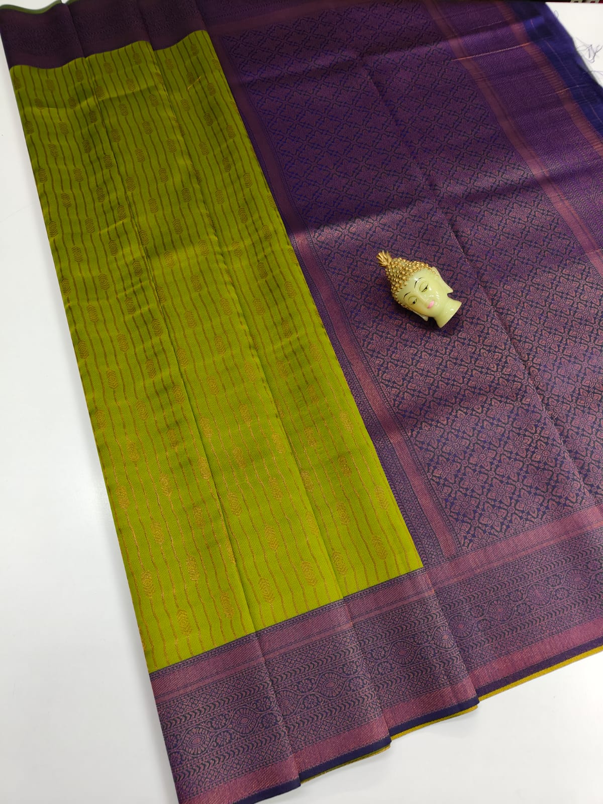 Kupura Vaira Oosi lightweight silk-type sarees in Samuthrika/Vasthrakala bridal style