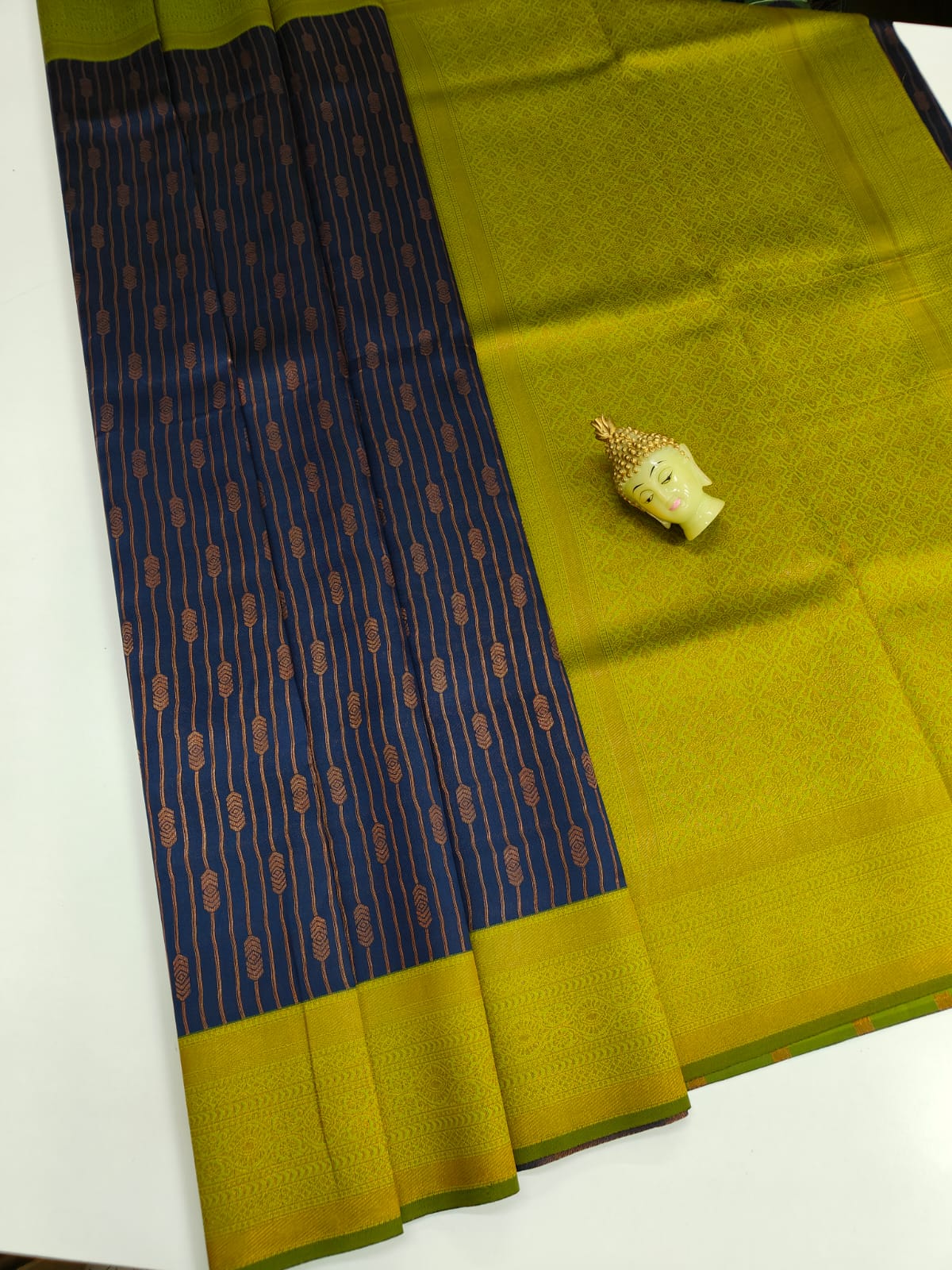 Kupura Vaira Oosi lightweight silk-type sarees in Samuthrika/Vasthrakala bridal style