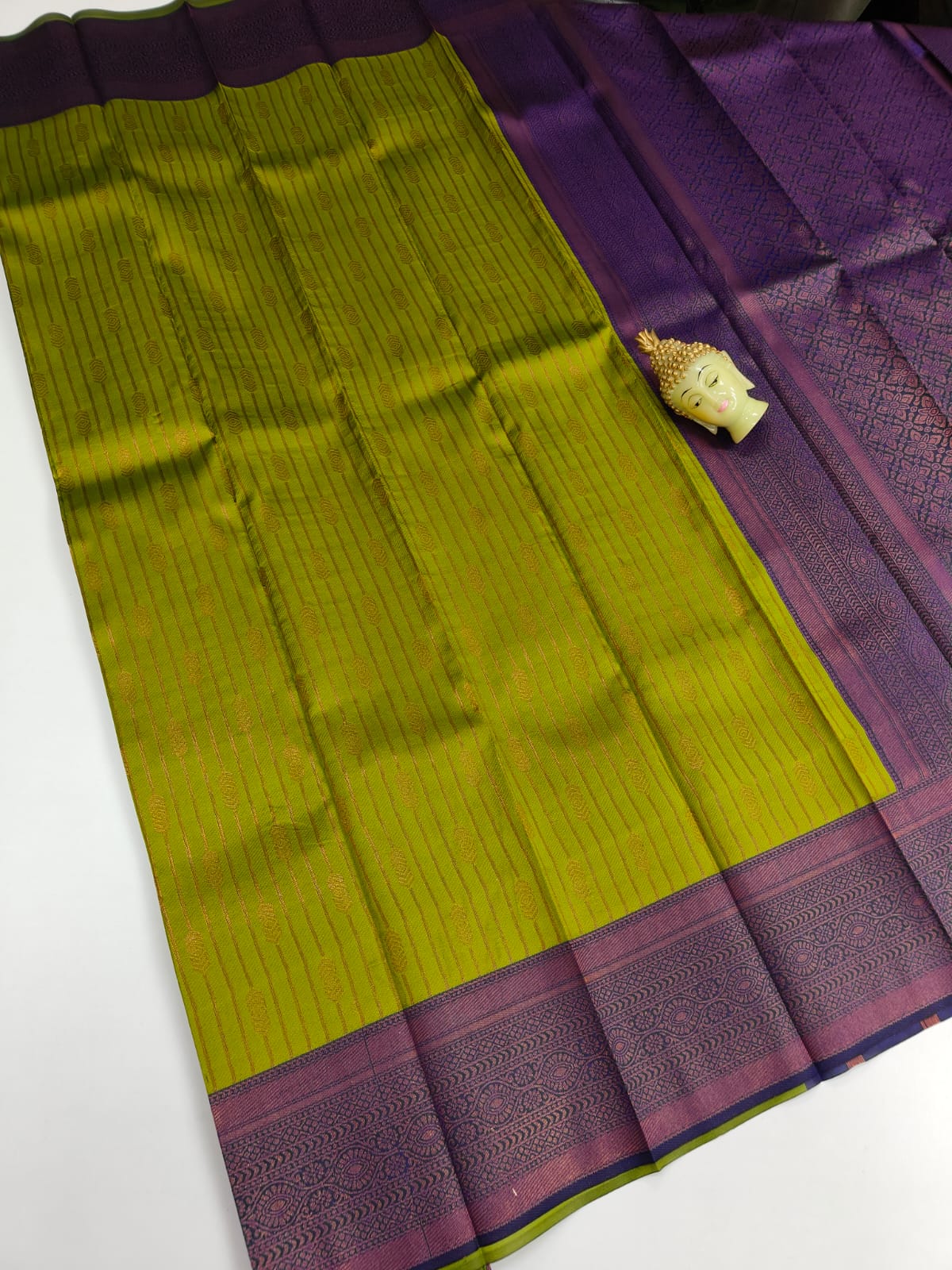 Kupura Vaira Oosi lightweight silk-type sarees in Samuthrika/Vasthrakala bridal style