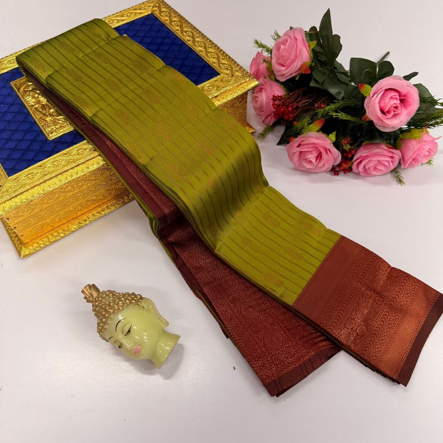 Kupura Vaira Oosi lightweight silk-type sarees in Samuthrika/Vasthrakala bridal style