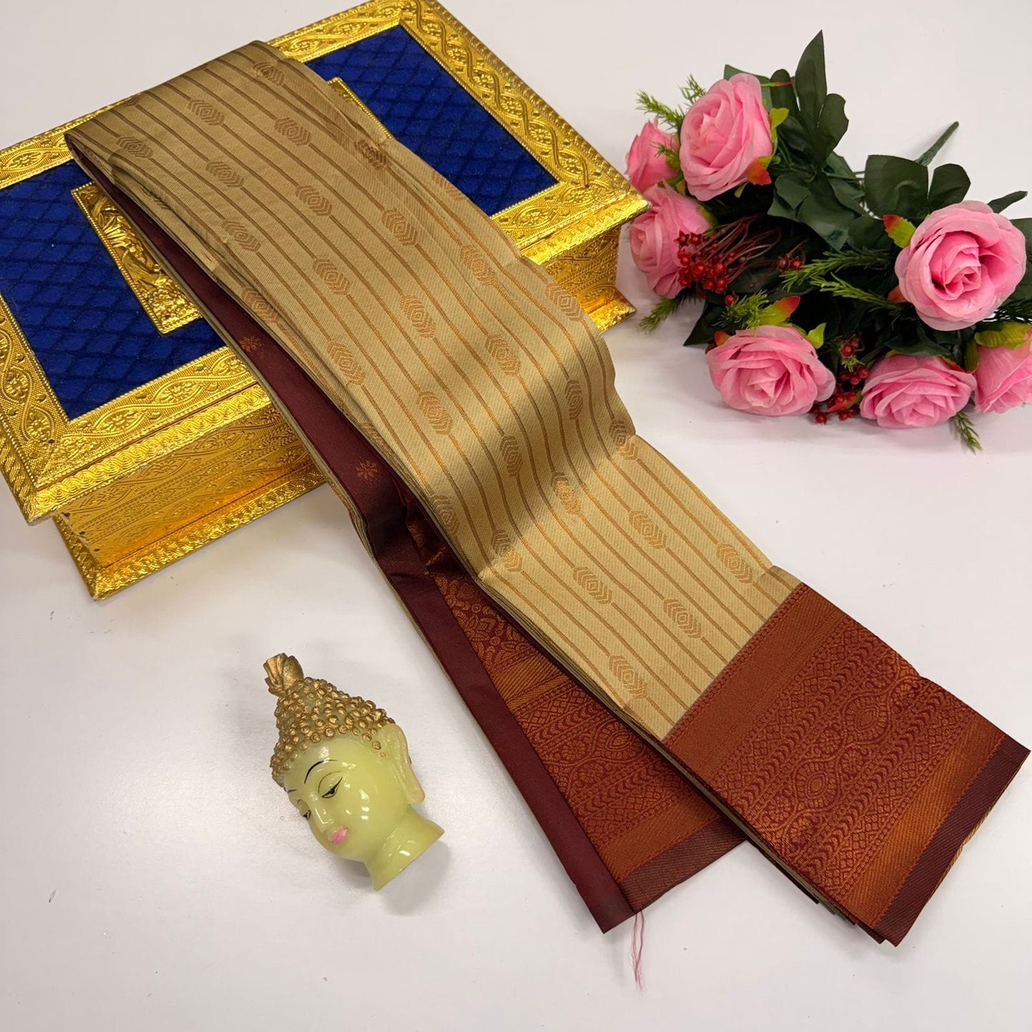 Kupura Vaira Oosi lightweight silk-type sarees in Samuthrika/Vasthrakala bridal style