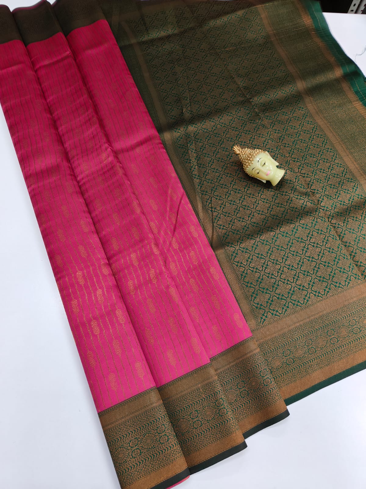 Kupura Vaira Oosi lightweight silk-type sarees in Samuthrika/Vasthrakala bridal style