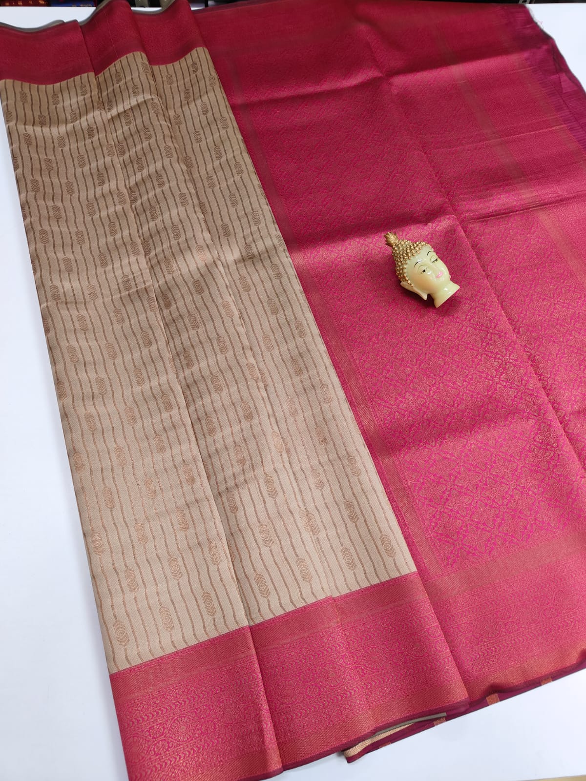 Kupura Vaira Oosi lightweight silk-type sarees in Samuthrika/Vasthrakala bridal style