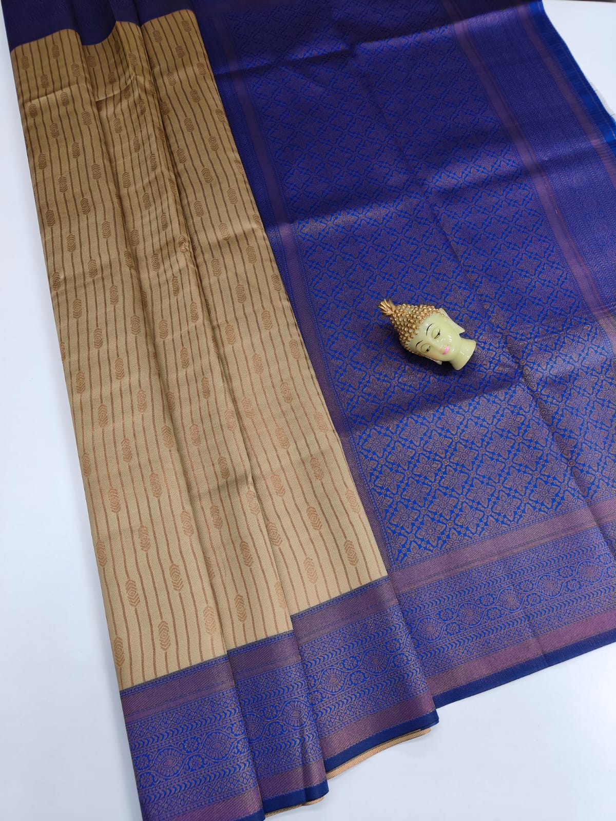 Kupura Vaira Oosi lightweight silk-type sarees in Samuthrika/Vasthrakala bridal style